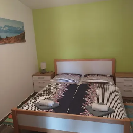 Apartment V *