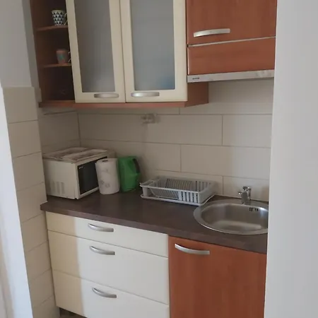 Apartment V *